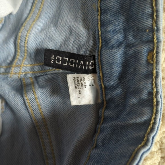 H&M Divided Women's 4 High waisted "Mom" Jeans Tapered Straight Leg Light Wash - Picture 3 of 8